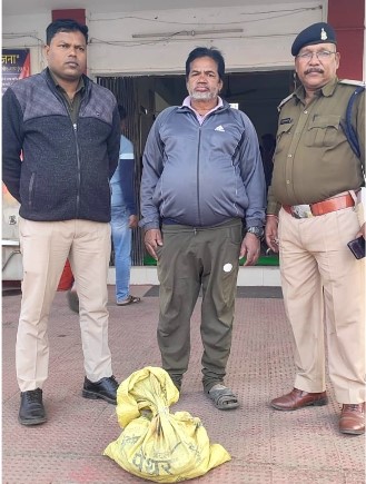 आए दिन शराब की अवैध बिक्री का मामला देखने में आ रहा है इसी  श्रृंखला में बलौदा क्षेत्र से  35 पाव देशी दारू की जपती बनाई गई एवं आरोपी को  गिरफ्तार किया गया