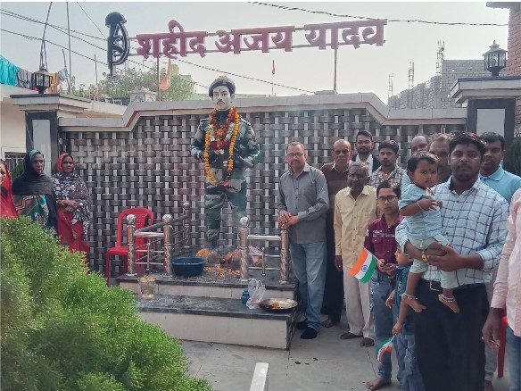 NHRCCB ने शहिद अजय यादव स्मारक में ध्वजारोहण किया गया। 