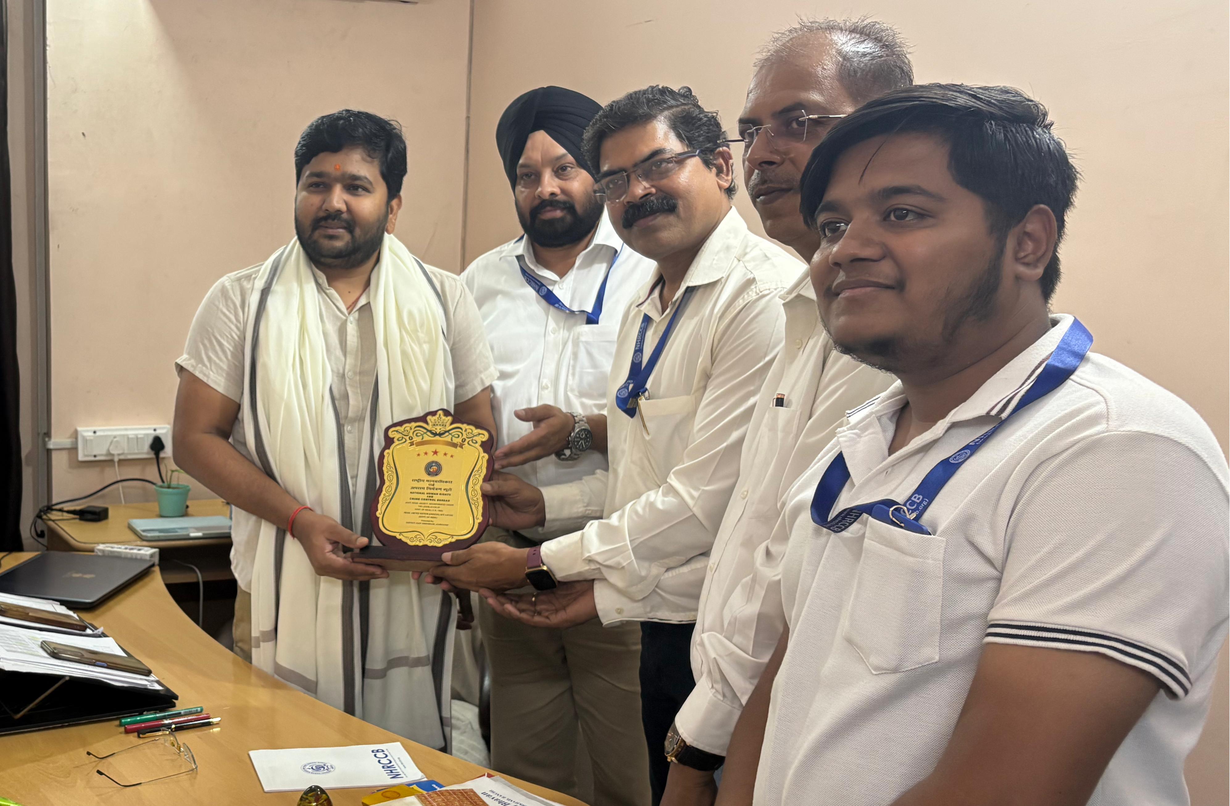 मानवाधिकार संरक्षण को जन-जन का अभियान बनाने का आह्वान,  झारखंड टीम ने राष्ट्रीय अध्यक्ष डॉ. रणधीर कुमार से की शिष्टाचार भेंट।