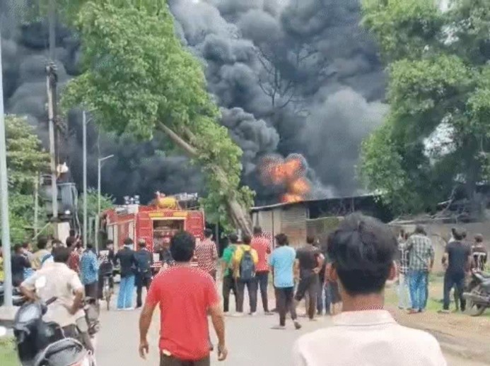 कोरबा की कोल पिच कार्बन फैक्ट्री में आग लगी