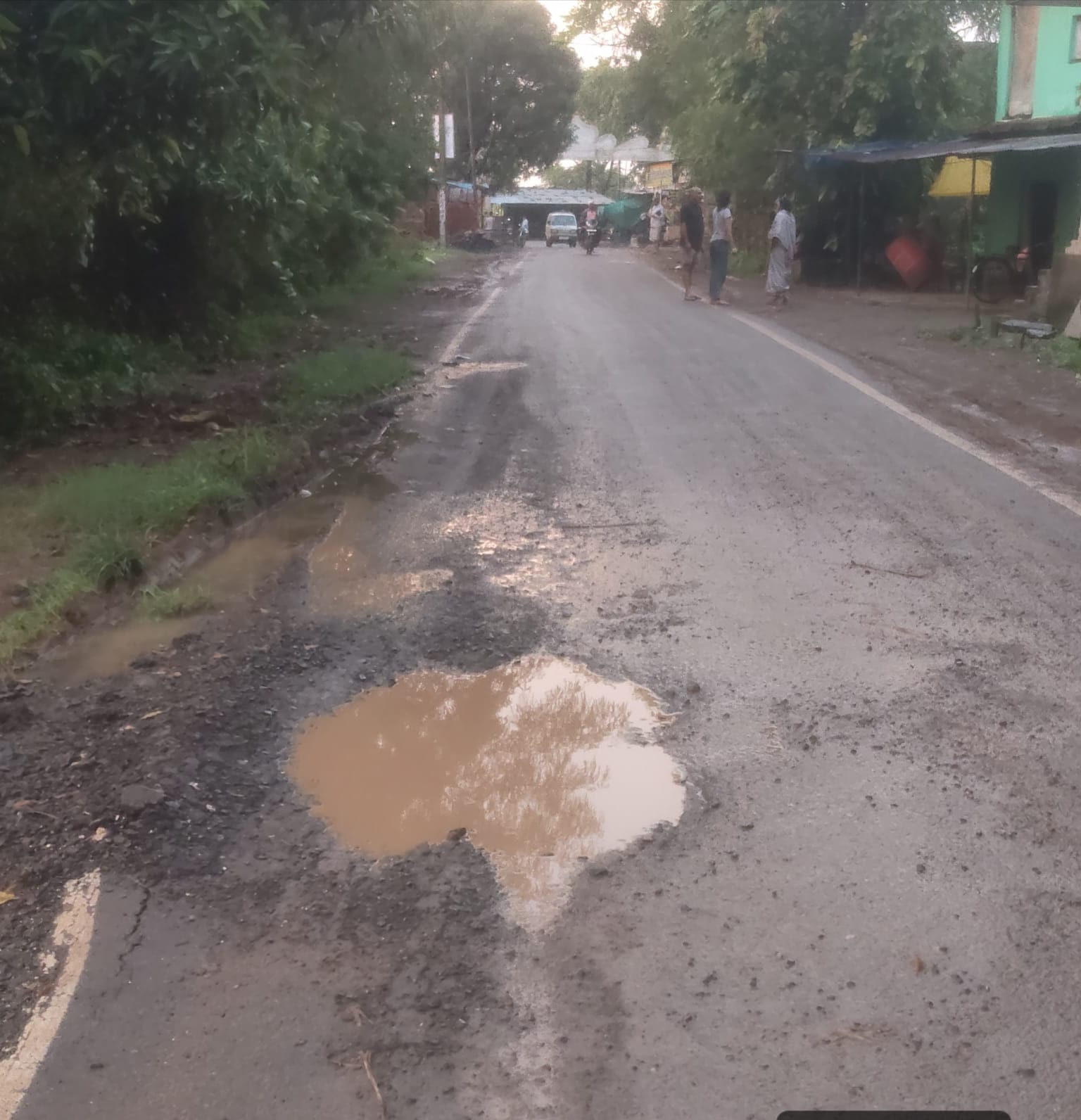 करोड़ों खर्च लेकिन सड़क ध्वस्त, पहली बारिस, गिरसा&ndash;किसड़ा मार्ग  गिरसा&ndash;किसड़ा मार्ग पर गड्ढे, डामर उखड़ा, ग्रामीणों में नाराजगी, स्वतंत्र तकनीकी जांच और दोषियों पर कार्रवाई की मांग।