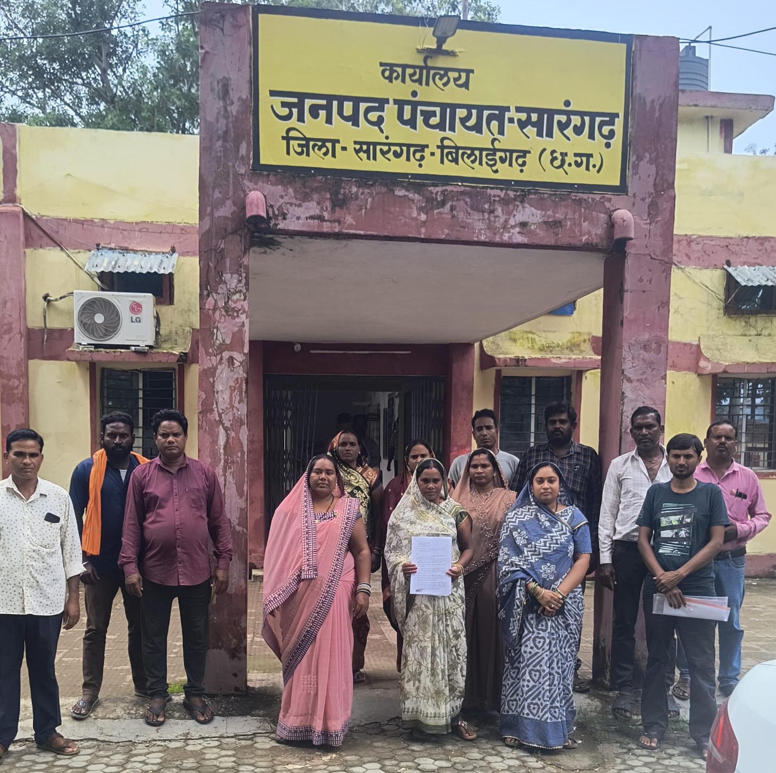 29 लाख के नए फंड पर सरपंच की 'गिद्ध नजर': SDM कोर्ट में धारा 40 के बावजूद बड़े खर्री में सरकारी खजाने की खुली डकैती की तैयारी!