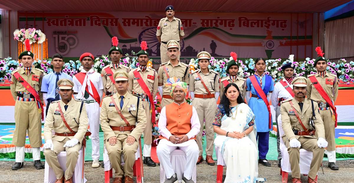 सारंगढ़ में हर्षोल्लास से मनाया गया स्वतंत्रता दिवस, सांसद राधेश्याम राठिया ने किया ध्वजारोहण..