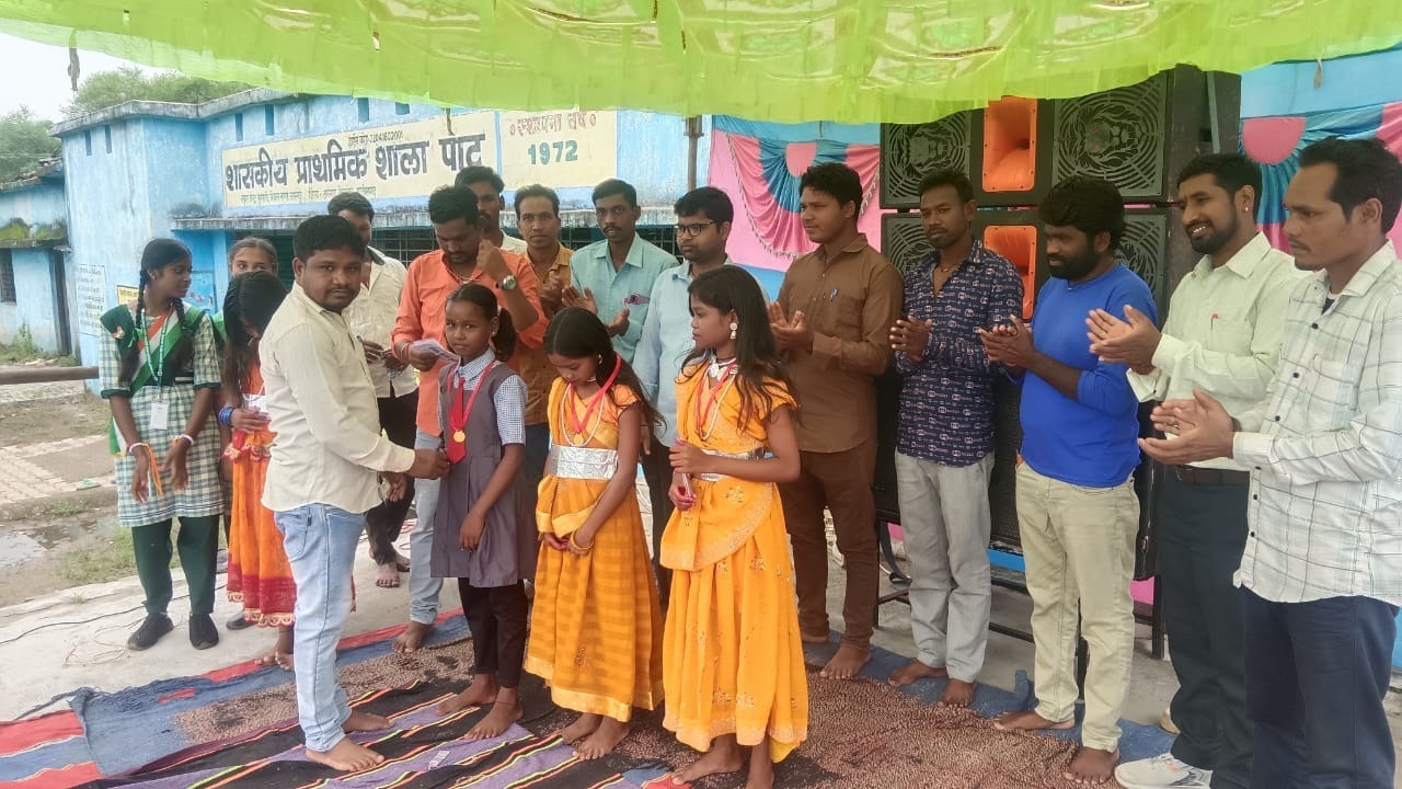स्वतंत्रता दिवस पर मेधावी विद्यार्थियों का सम्मान, युवा संगठन सेवा समिति ने बढ़ाया हौसला