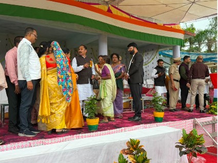 NHRCCB कांकेर जिला अध्यक्ष प्रद्युम्न शुक्ल ने वृद्ध, बीमार एवं लाचार महिला की मदद के लिए बढ़ाया हाथ