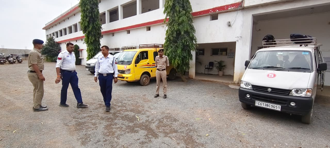 स्कूली वाहनों में क्षमता से ज्यादा बच्चे बैठाने पर कार्रवाई, 11 मामलों में 5,500 रुपये का चालान..