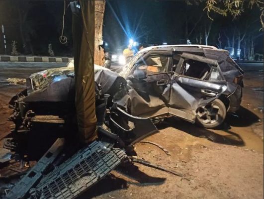 भोपाल में पेड़ से टकराई कार, 3 की मौत: