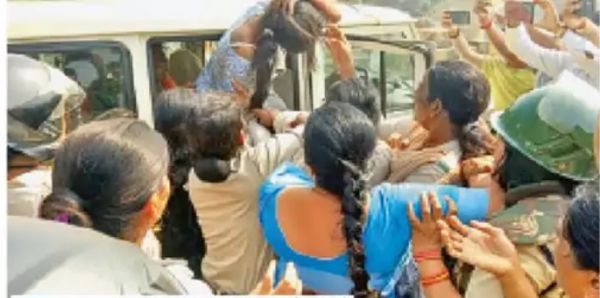 अवैध कब्जा हटाने पर रायगढ़ में हंगामा: