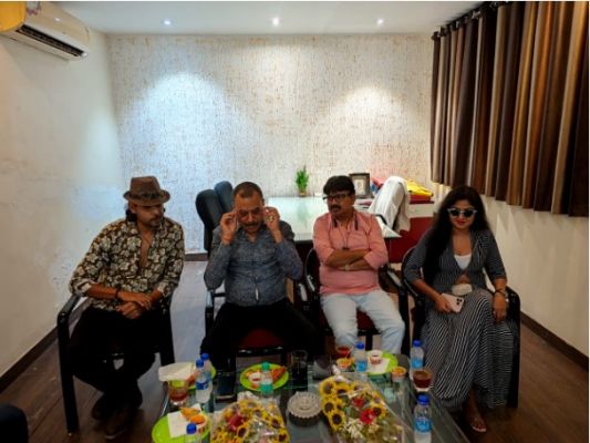 निर्देशक  बाबला बागची की पहली संगीत प्रधान फिल्म 'संगी रे लहुट के आजा " 20 से सिनेमा घरों में...योगेश अग्रवाल प्रकाश अवस्थी दमदार रोल में...