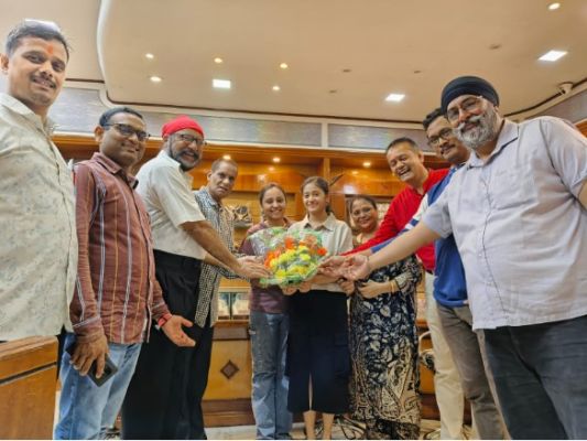  प्रेस क्लब चांपा ने अध्यक्ष की उपस्थिति में संचिता सोनी का अभिनंदन करते हुए पुष्प गुच्छ भेंटकर सम्मानित किया ।  संचिता सोनी की इस उपलब्धि से अन्यान्य छात्र-छात्राओं को प्रेरणा मिलेगी - डॉक्टर कुलवंत सिंह सलूजा