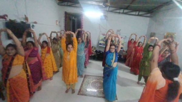 थवाईत तंबोली महिला समिति ने  मनाया अंतर्राष्ट्रीय योग दिवस  समाज के अलावा अन्यान्य समाज की महिलाएं भी हुई शामिल ।