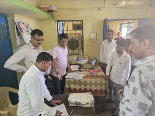 एसडीएम व तहसीलदार ने सरकारी सेवा समिति ओड़गी का किया औचक निरीक्षण