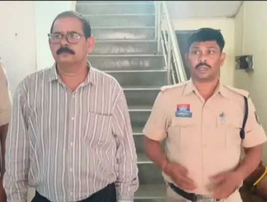 बिलासपुर में बेटे-बेटी को सरकारी अफसर बनाने दिए 43 लाख, पुलिस ने माना शासन से बेईमानी