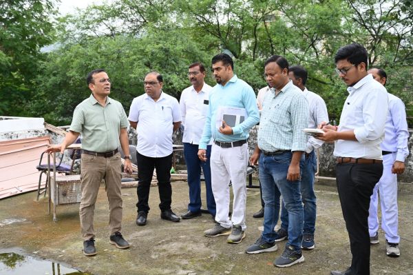 कलेक्टर ने किया चांपा के बीडीएम अस्पताल, सीवरेज ट्रीटमेंट प्लांट, हनुमान धारा का निरीक्षण...  कलेक्टर ने स्वास्थ्य सेवाओं का लिया जायजा, अस्पताल परिसर में सफाई व्यवस्था को लेकर जताई नाराजगी... 