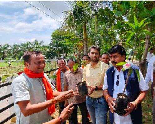 रायगढ़ कलेक्टर का खरसिया आगमन विकास कार्यों का किया निरीक्षण और समीक्षा  स्पोर्ट्स कंपलेक्स के स्वच्छता और सुंदरता की  करी प्रशंसा