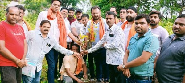 एक पेड़ माँ के नाम" कार्यक्रम के चौथे दिवस पर काशीचुवा शक्ति केंद्र के बनहर गांव में हुआ वृक्षारोपण