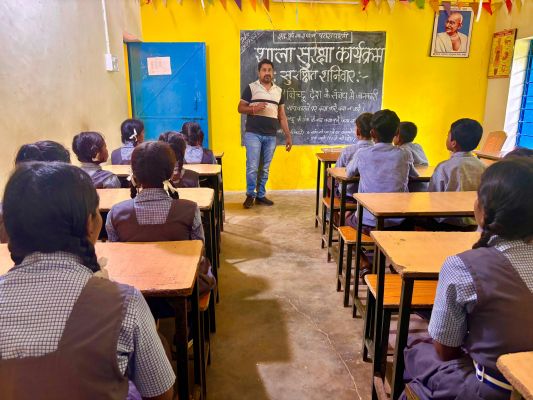 शाला सुरक्षा कार्यक्रम  सुरक्षित शनिवार- सर्प एवं बिच्छू दंश की जानकारी 