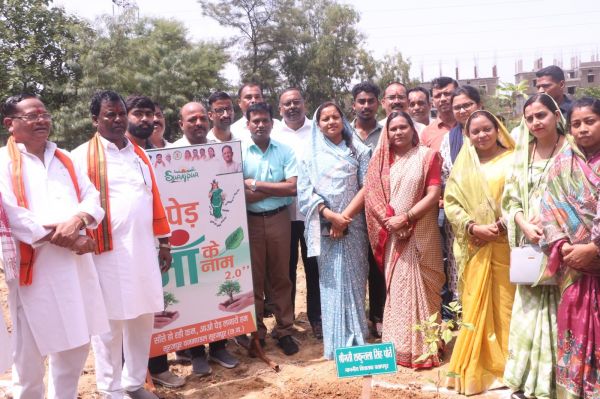 गायत्री रोपणी नमदगिरी के समीप किया गया जिला स्तरीय वन महोत्सव एवं &rsquo;&rsquo;एक पेंड़ माँ के नाम 2.0&rsquo;&rsquo; कार्यक्रम का आयोजन