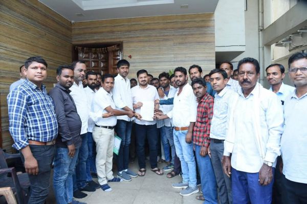 ग्रामीणों ने नलवा स्टील एण्ड पॉवर लिमिटेड के लोक सुनवाई व उक्त परियोजन को निरस्त करने विधायक को सौंपा ज्ञापन