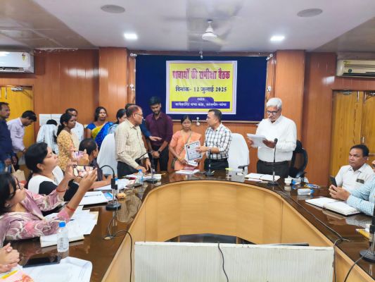 शैक्षिक नवाचार व उत्कृष्ट कार्यों के लिए श्रीमती ज्योति सराफ को टीम विनोबा की ओर से जिला स्तरीय ' पोस्ट ऑफ द मंथ ' सम्मान मिला 