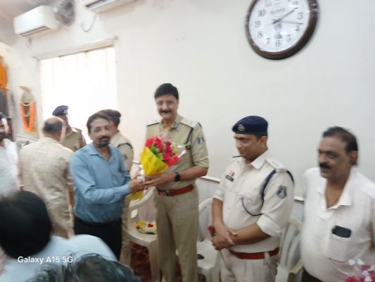 महावीर अग्रवाल ने आईजी डॉ. संजय शुक्ला व एसपी दिव्यांग पटेल का स्वागत कर जताया आभार