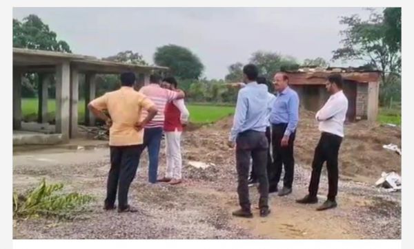 हाट बाजार का रायपुर मंडी बोर्ड के अधिकारियों ने किया निरीक्षण, इंजीनियर सहित अन्य अधिकारों के खिलाफ कार्रवाई करने और भुगतान रोकने का निर्देश दिए