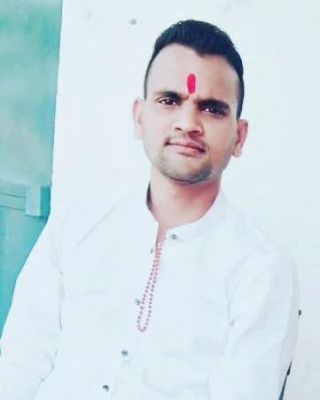 क्षेत्र के स्कूलों में चल रही खटारा एवं जर्जर स्कूल बस, किया जा रहा है बच्चों की जान से खिलवाड़ - मोनू केसरी