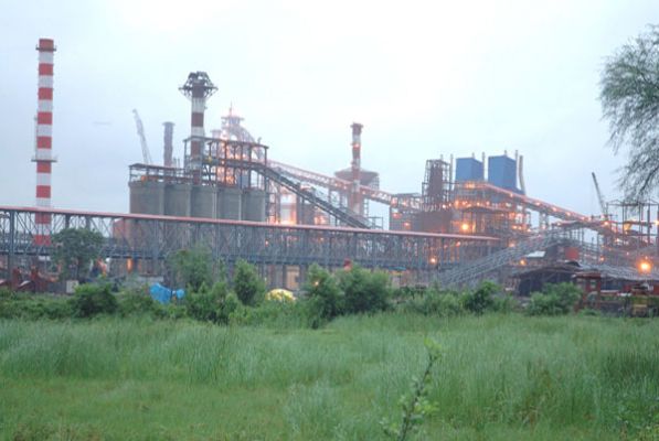 हर प्लांट में होना चाहिए डॉक्टर, परन्तु कंपाउंडर के भरोसे चल रहा है काम