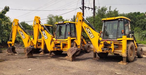 खनिज विभाग द्वारा अवैध रेत उत्खनन, परिवहन पर की गई कार्यवाही  03 जेसीबी एवं 01 हाईवा जब्त