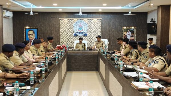 पुलिस महानिदेशक छत्तीसगढ़ श्री अरुण देव गौतम द्वारा ली गई बिलासपुर रेंज के 04 जिले के SP एवं जिले के राजपत्रित अधिकारियों की समीक्षा बैठक