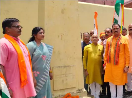 मनेंद्रगढ़ में भाजपा मंडल ने निकाली तिरंगा यात्रा