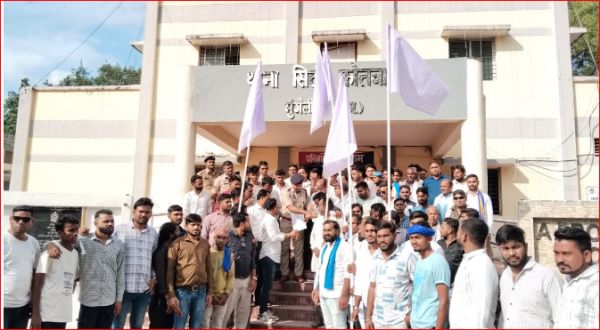 मुंगेली में सतनामी समाज का आक्रोश,  बाबा गुरु घासीदास पर अभद्र टिप्पणी करने वाले विजय राजपूत को पुलिस ने किया गिरफ्तार