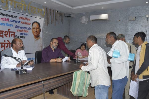 जनदर्शन: पेयजल, विद्युत, पेंशन दिलाने संबंधी आवेदन प्राप्त हुए।