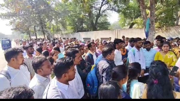  जिन डीएड अभ्यर्थी को नियुक्ति देने के लिए बीएड वालों को निकाला, उन डीएलएड अभ्यर्थियों को नियुक्त करना भूले    शिक्षकों के 2300 पद रिक्त 