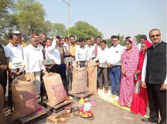 जिले में  समर्थन मूल्य में धान खरीदी की हुईं शुरुआत,स्थानीय जनप्रतिनिधियों ने उपार्जन केंद्रों में पूजा अर्चना कर  किया शुभारम्भ