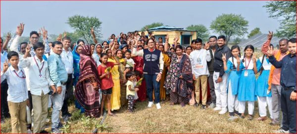 जनदर्शन में ग्रामीण एवं शहरी क्षेत्रों से पहुंचे आवेदकों ने सुनाई अपनी समस्याएं