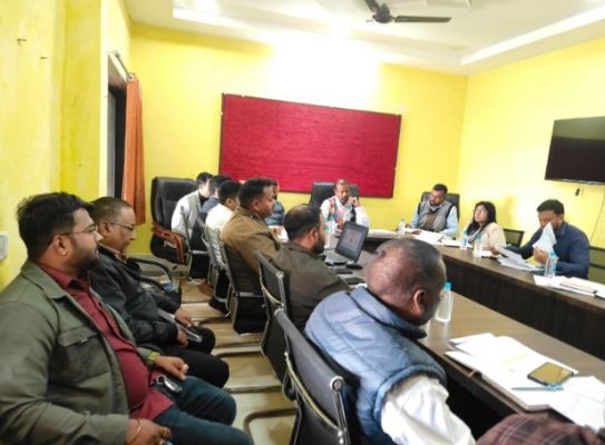 सूरजपुर में राष्ट्रीय स्वास्थ्य कार्यक्रमों की समीक्षा बैठक सम्पन्न, स्वास्थ्य सेवाओं के उन्नयन पर दिया गया जोर