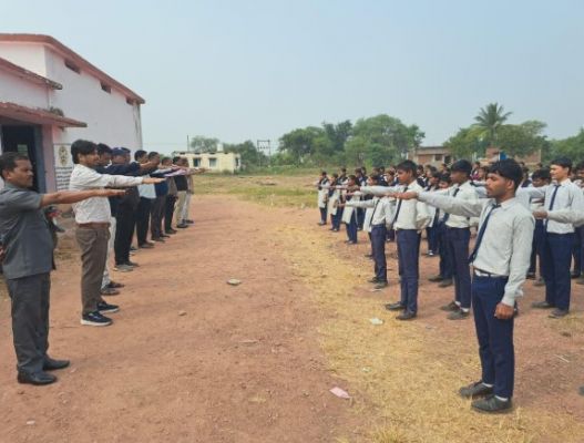 संविधान दिवस पर हायर सेकेंडरी स्कूल डांडगांव में विविध कार्यक्रमों की धूम