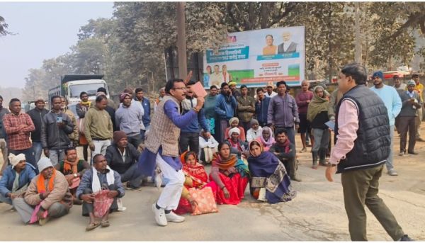 धान खरीदी टोकन की समस्या से परेशान किसानों ने किया राष्ट्रीय राजमार्ग जाम