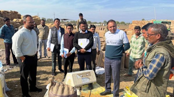 धान खरीदी में लापरवाही पर कलेक्टर सख्त, बांकी प्रभारी हटाने के निर्देश  निरजाम और बांकी धान उपार्जन केंद्रों का औचक निरीक्षण, किसानों से की सीधी बातचीत