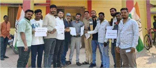 सहायक शिक्षकों के आंदोलन को युवा कांग्रेस का समर्थन,  मांगे पूरी नहीं होने पर शासकीय कार्यक्रमों मे विरोध प्रदर्शन की चेतावनी