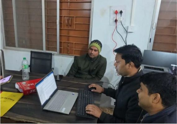 जशपुर : रिश्वतखोर बाबू पर ACB का शिकंजा; तबादले के नाम पर मांगे 80 हजार, बाइक भी रख ली थी गिरवी...