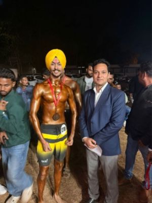 बॉडीबिल्डिंग प्रतियोगिता में चांपा के नरेंद्र सिंह जब्बल ने जीता गोल्ड मेडल
