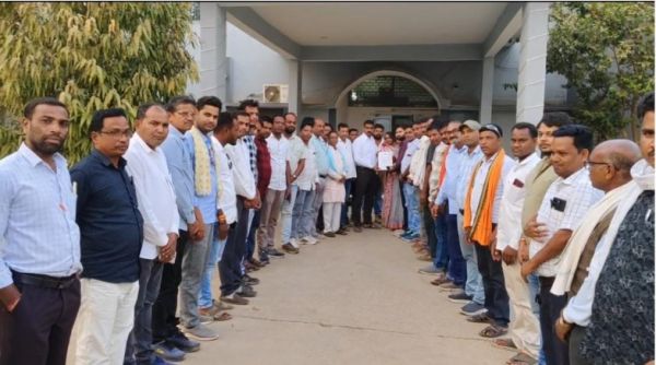 बरमकेला में फर्जी पत्रकारों के खिलाफ सरपंचों का बिगुल अवैध उगाही पर कड़ा एक्शन की मांग, एसपी से की लिखित शिकायत