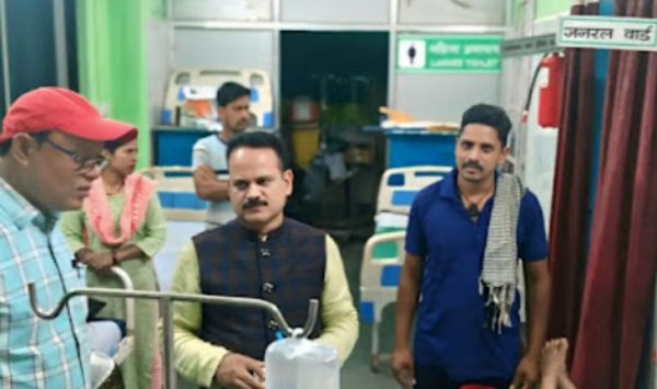 जिला पंचायत अध्यक्ष संजय भूषण पांडे ने सामुदायिक स्वास्थ्य केंद्र सरसीवां का औचक निरीक्षण 