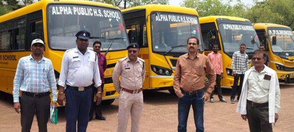 शिक्षण सत्र से पहले स्कूल बसों की सघन जांच,चालकों का भी किया गया स्वास्थ्य परीक्षण