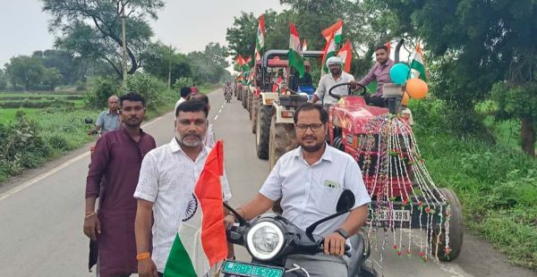साल्हेओना में किसानों ने निकाली भव्य तिरंगा ट्रैक्टर रैली, 31 ट्रैक्टरों के साथ गूंजा देशभक्ति का संदेश..