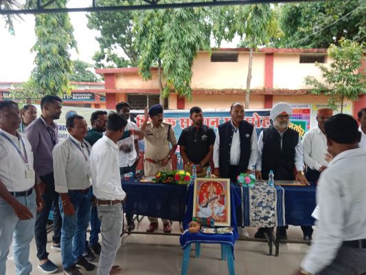 कैरियर मार्गदर्शन एवं शिक्षा सम्मान समारोह में जुटे मानवाधिकार संगठन के पदाधिकारी 