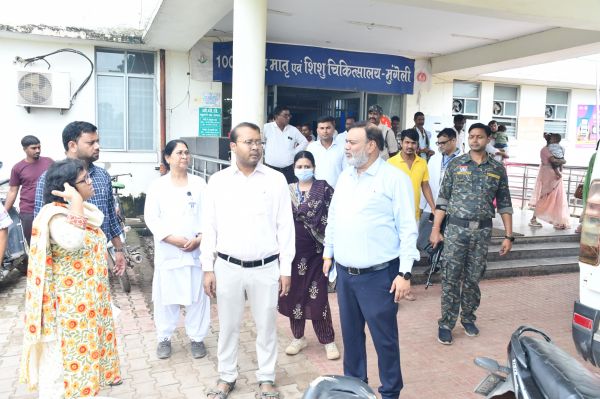 जिला अस्पताल का औचक निरीक्षण: कलेक्टर अमृत विकास तोपनो बोले&mdash;गुणवत्तापूर्ण एवं समयबद्ध स्वास्थ्य सेवाएं हमारी प्राथमिक जिम्मेदारी
